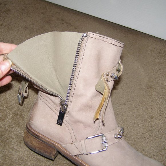 size 8.5 SAM EDELMAN Taupe/beige Leather Studded Biker Moto boots - Picture 12 of 15